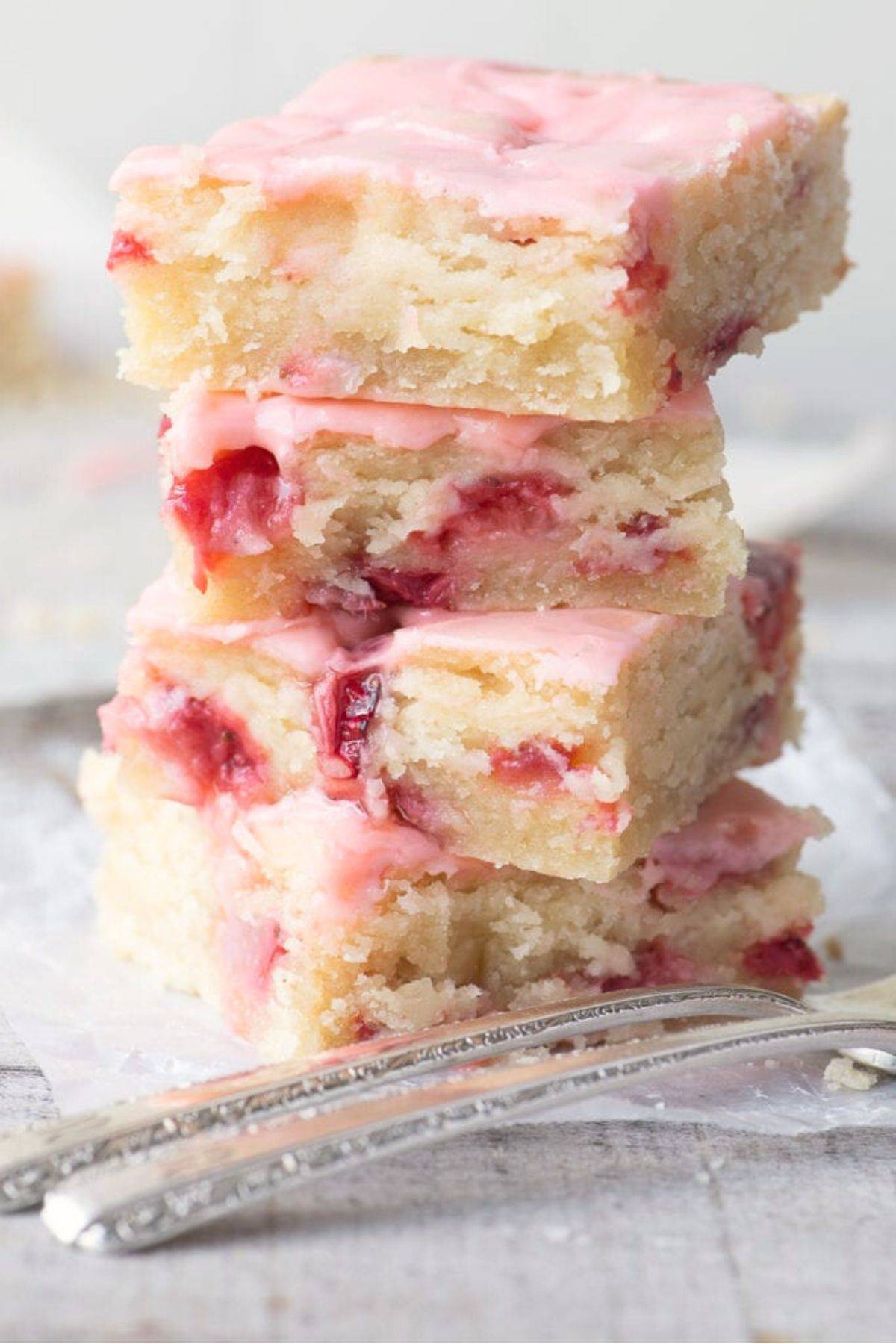 strawberry lemon blondies