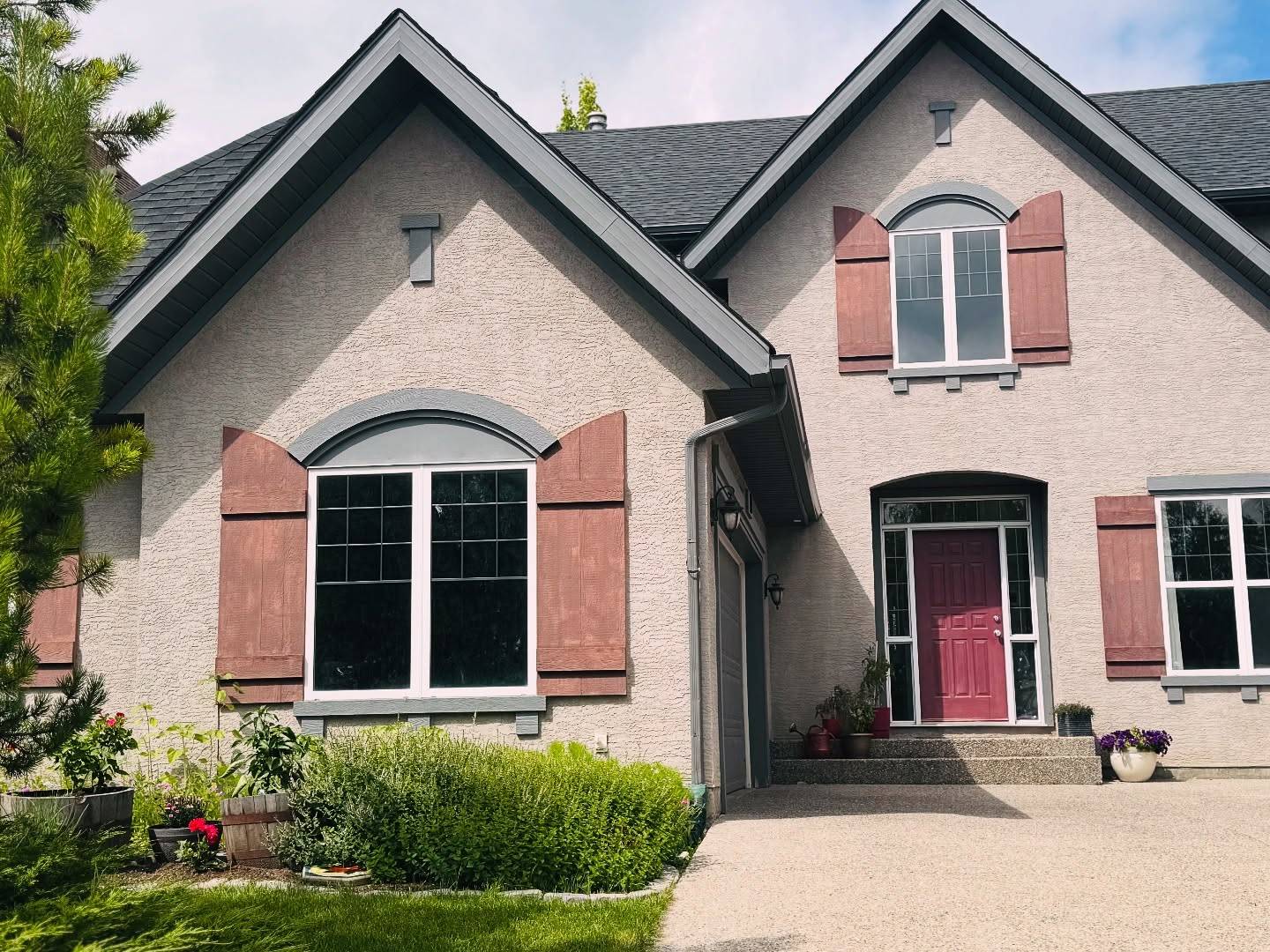 10 Tusslewood Heights NW, Calgary 🏡

Today I had the chance to tour this gorgeous home in Tanglewood, Tuscany featuring 5 bedrooms, spacious main floor and your own backyard oasis. 

Huge thanks to @crystal_jepp_realtor for being such a great host! 

If you’re dreaming of a home like this or want to explore similar properties, contact me 📩 and let’s find your perfect fit! 

Ebru Tutkuner 
REALTOR®
Royal LePage Benchmark 

.
.
.
.
#openhouse #dreamhome #housegoals #hometour #luxuryliving #propertyoftheday #forsale #househunting #homesweethome #interiorgoals #yyc #calgaryrealestate #calgaryrealtor #yycrealestate #yycrealtor