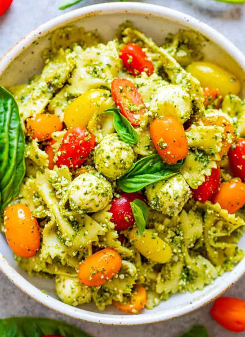 Tomato and Mozzarella Pesto Pasta Salad