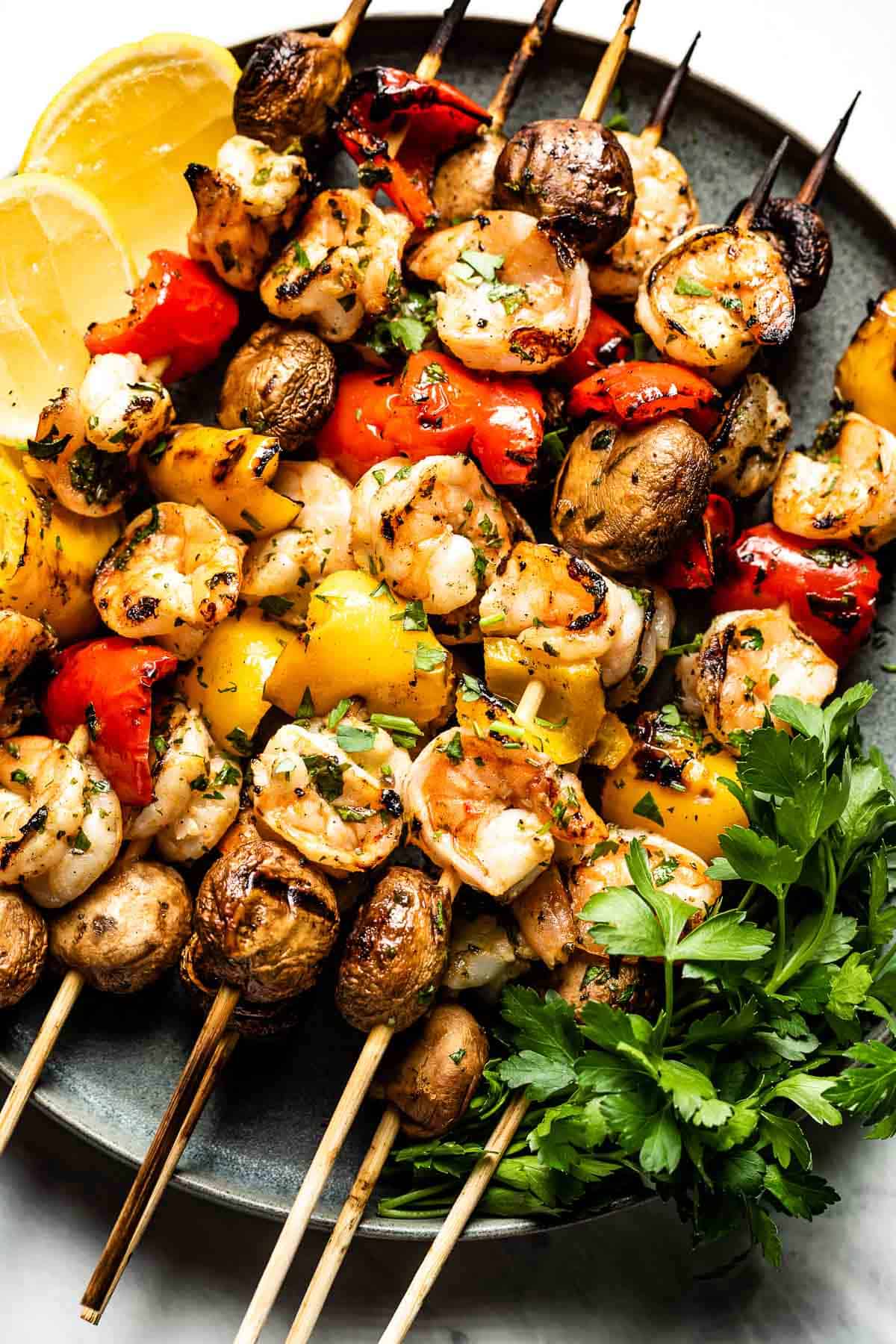 Shrimp abd vegetable kabobs after they are cooked.