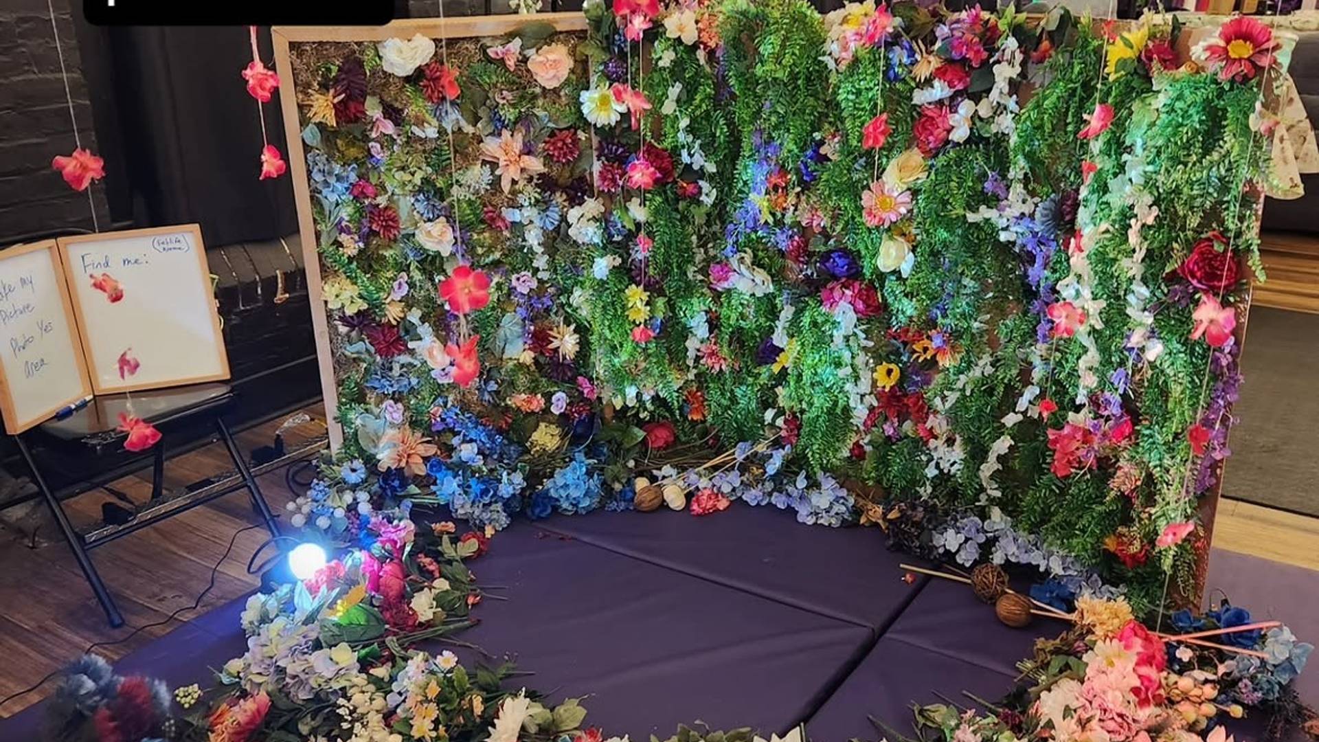 Dragon Tavern flower photo area