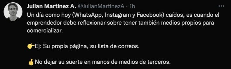 Tweet de @julianmartineza sobre la caída de whatsapp