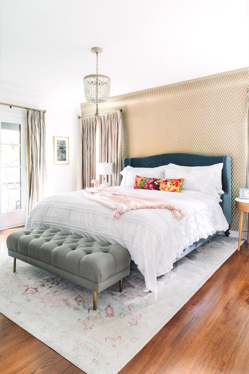 How to Make Your Bed and Style It Like a Professional