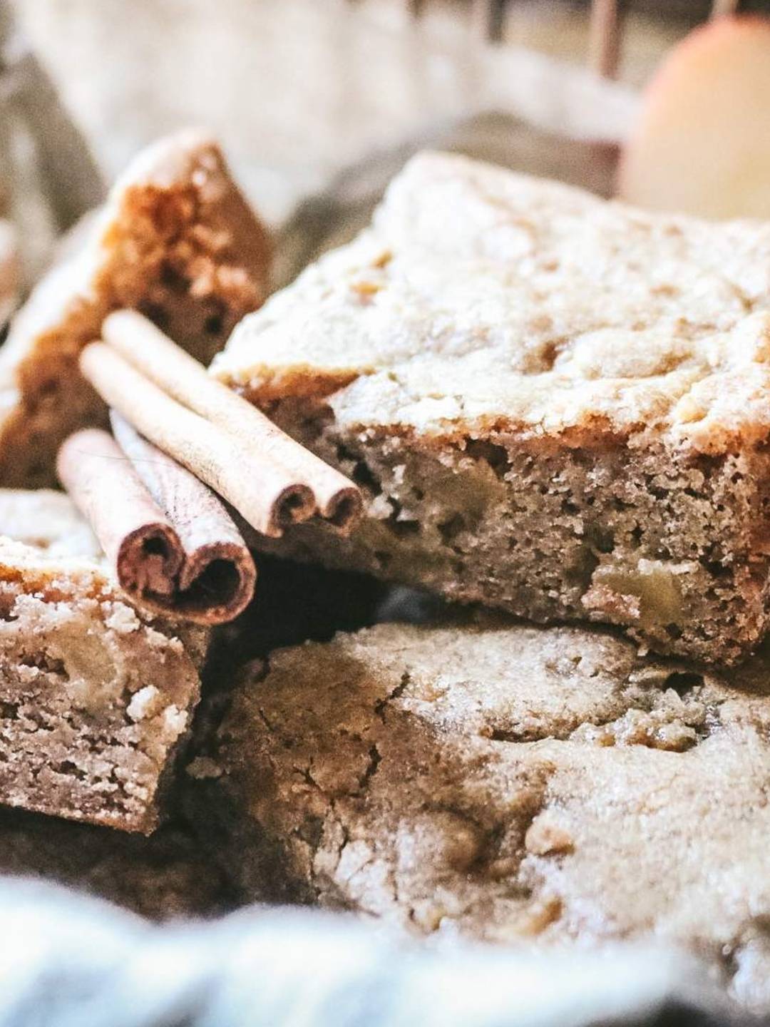 brown sugar apple blondies
