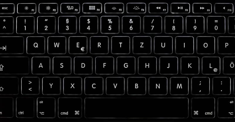 black computer keyboard