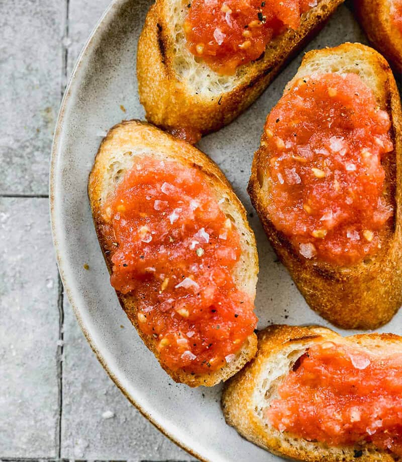 Pan con Tomate