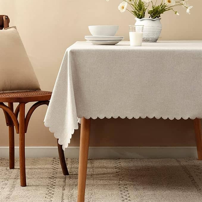 Scalloped table cloth.