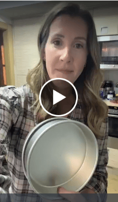 Video of Lauren talking about fat daddios cake pans.