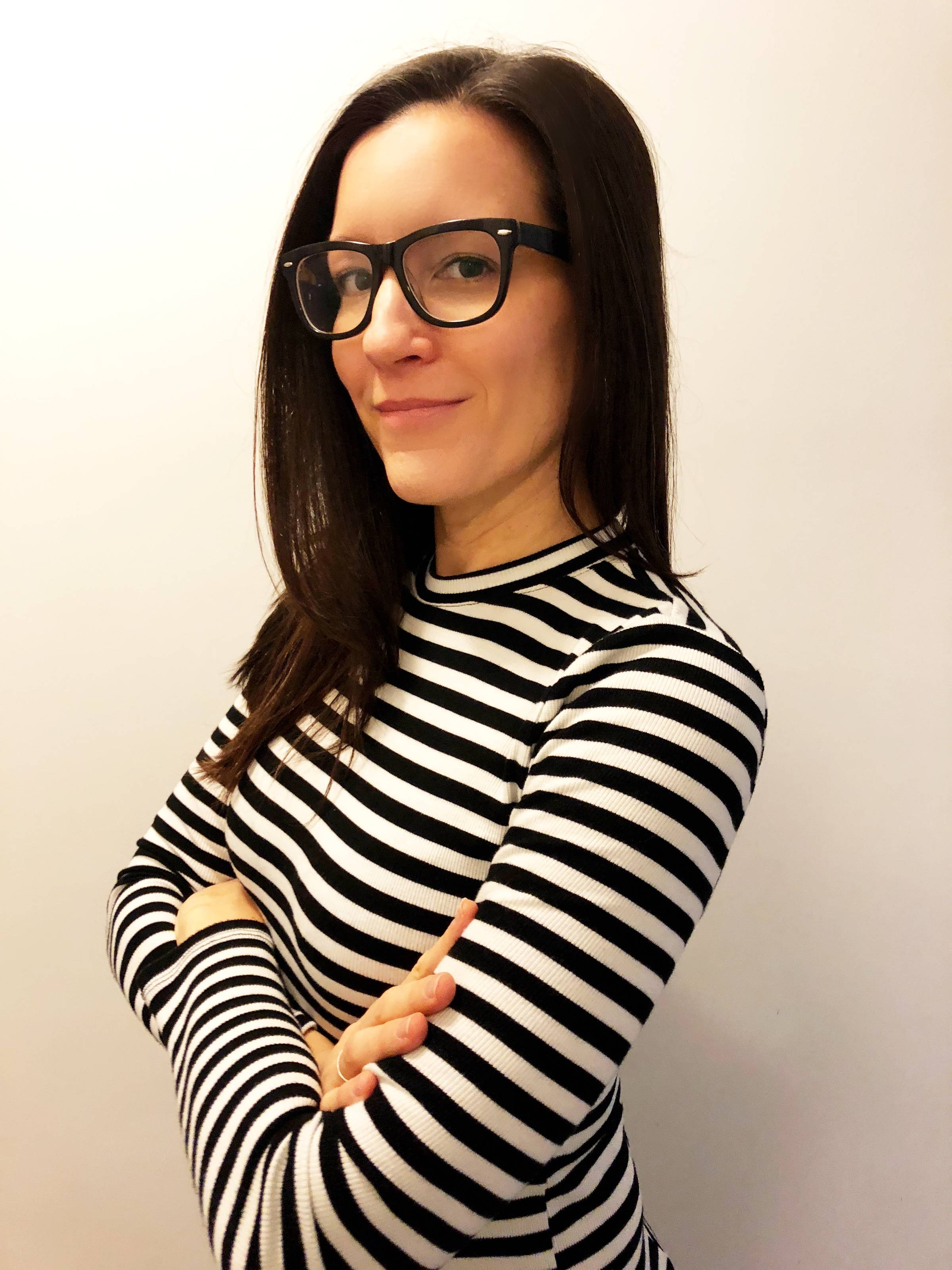 Karen Costa headshot