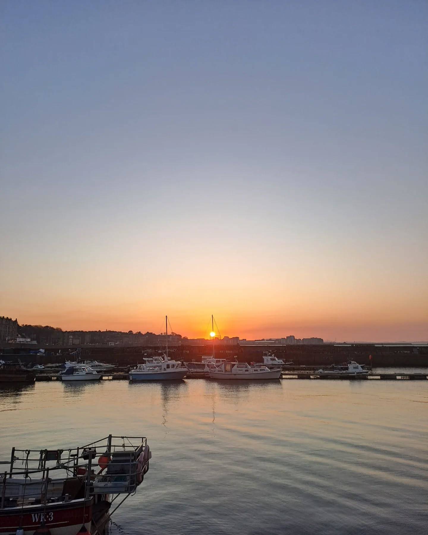 Spring is coming 🌅 

#spring #sunset #latenights #summeriscoming☀️ #edinburgh #newhaven