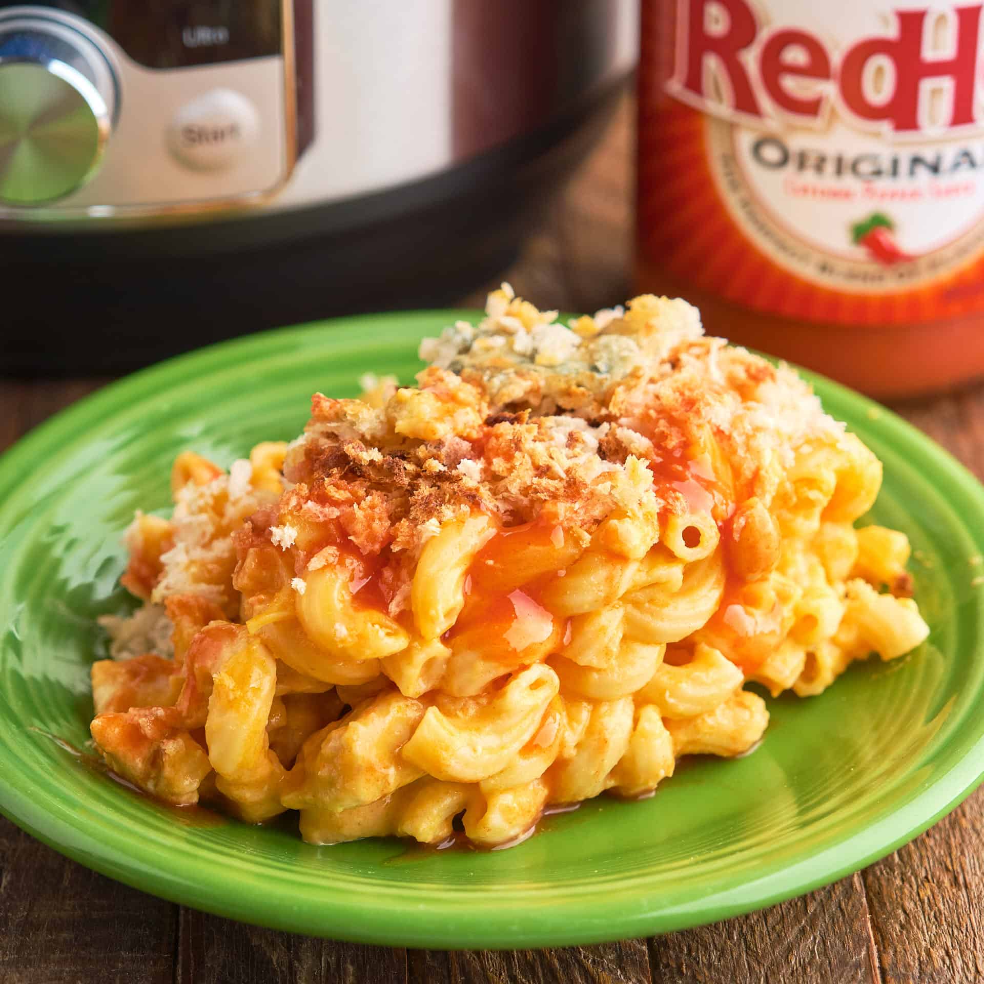 A plate of buffalo chicken mac and cheese