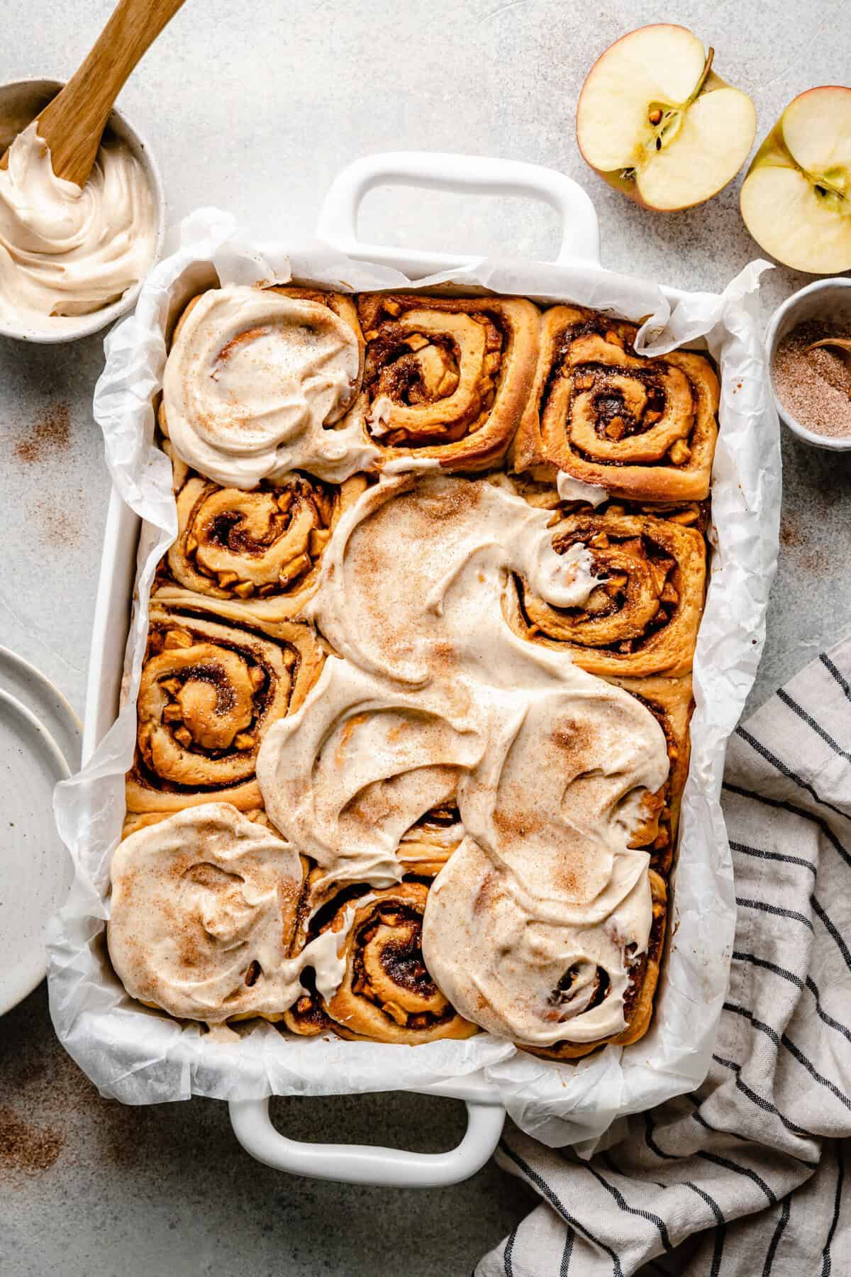 apple cinnamon rolls