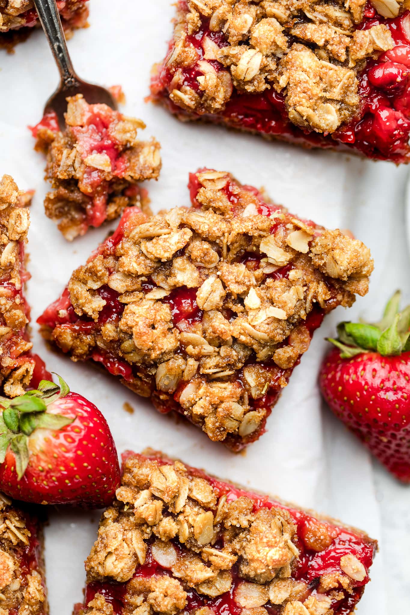 healthy strawberry oatmeal bars