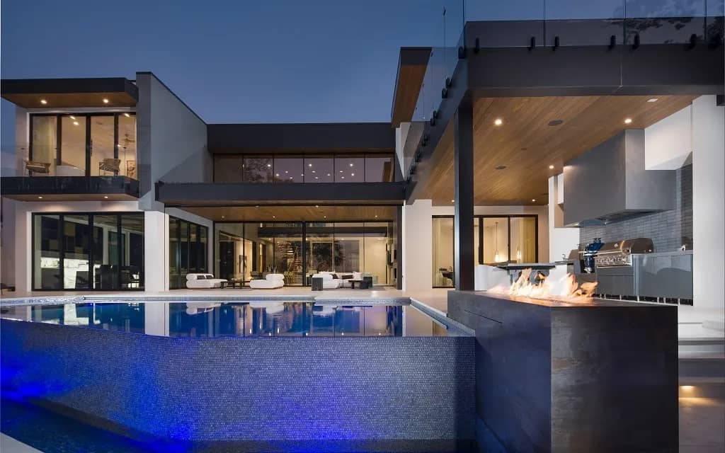 TNAH 2026 Back Elevation pool view. Photo by Ian Roth Studios, courtesy Pro Builder