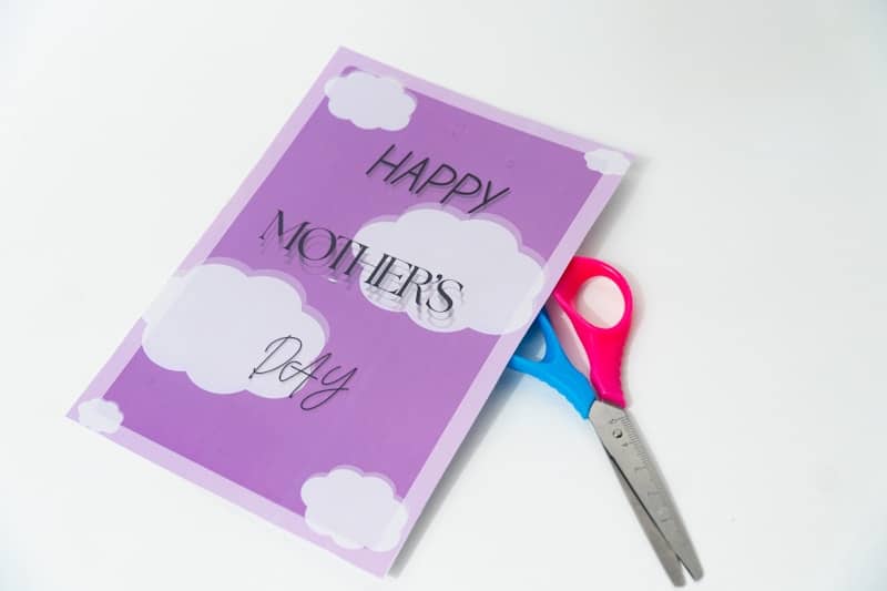 Happy mothers day card with scissors