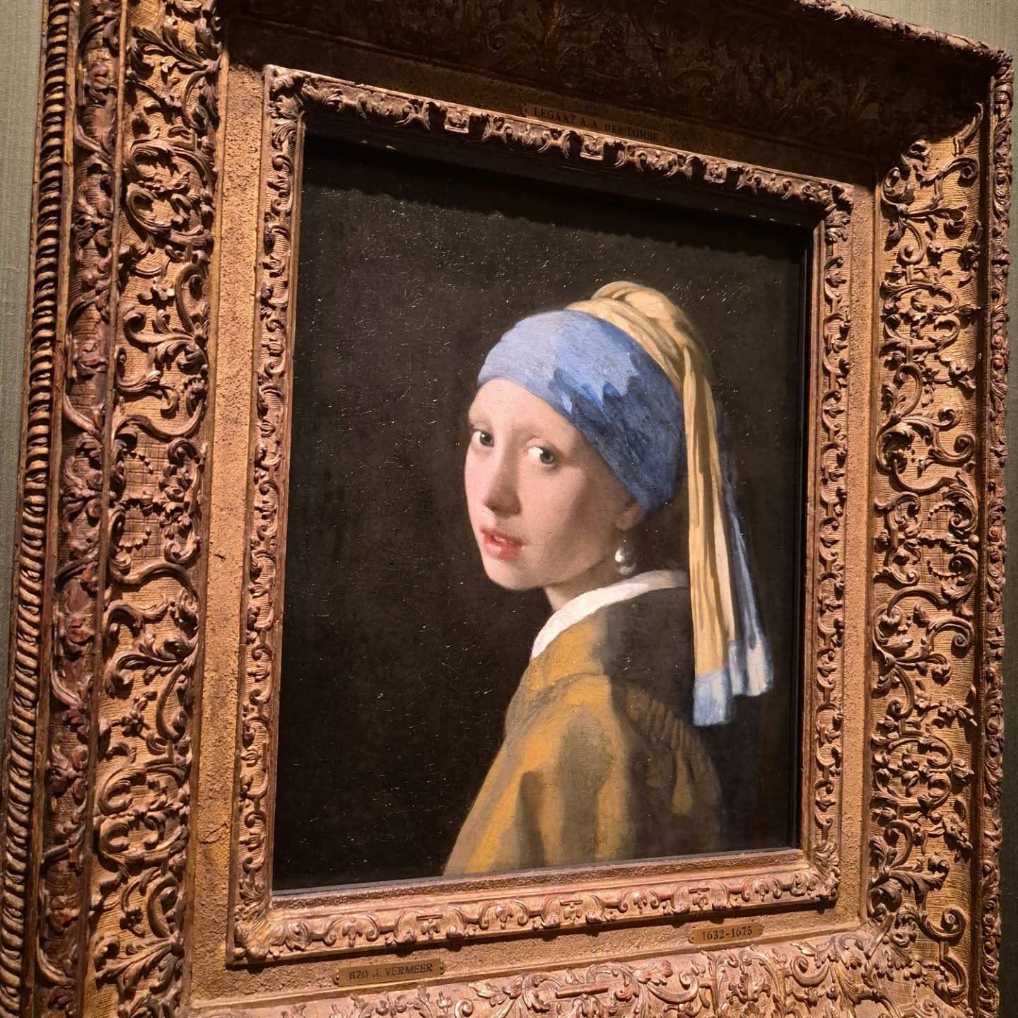 Den Haag stole a little piece of my heart today. I went to see Girl with a Pearl Earring at the Mauritshuis and stood there a little longer than expected… she really does draw you in. And an equally special work (I thought) is View of Delft by the same artist, Johannes Vermeer, hanging just across from her. What a lovely view she has 😅
But what surprised me most was the wonderful collection of works by Rembrandt van Rijn. The contrast between a painting he created at 25 and the ones well into his 60’s was striking. You can almost feel the years in his brushstrokes… the confidence, the weight, the life lived in between.
Art like this reminds me why I love creating so much.
Absolutely worth the visit 🤍