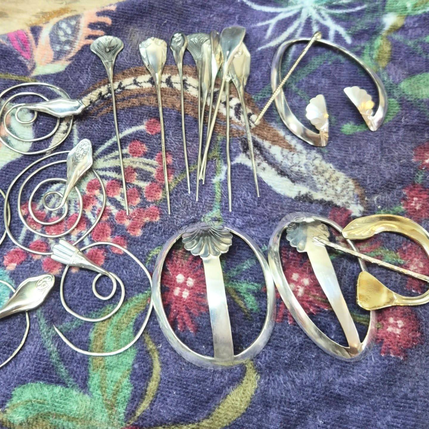 Fibulae, cloak pins, shawl brooches, buckles… however you choose to wear them, they are made to be both beautiful and functional.
Some beauties finished for CTYF 2026. Polished, washed, checked and ready to be packed away for the big event.
Each one is handcrafted from antique silver plated cutlery. Once forgotten pieces, now reimagined and repurposed into wearable, useful objects that can fasten a shawl, secure a wrap, or simply make a statement.
I love how these historic forms find new life in modern wardrobes. Functional. Meaningful. A little bit bold.
Will you be at the Cape Town Yarn Festival? Come see them in person. ✨

@capetownyarnfest

#CTYF2026 #fibula #cloakpin #shawlbrooch #repurposedsilverware