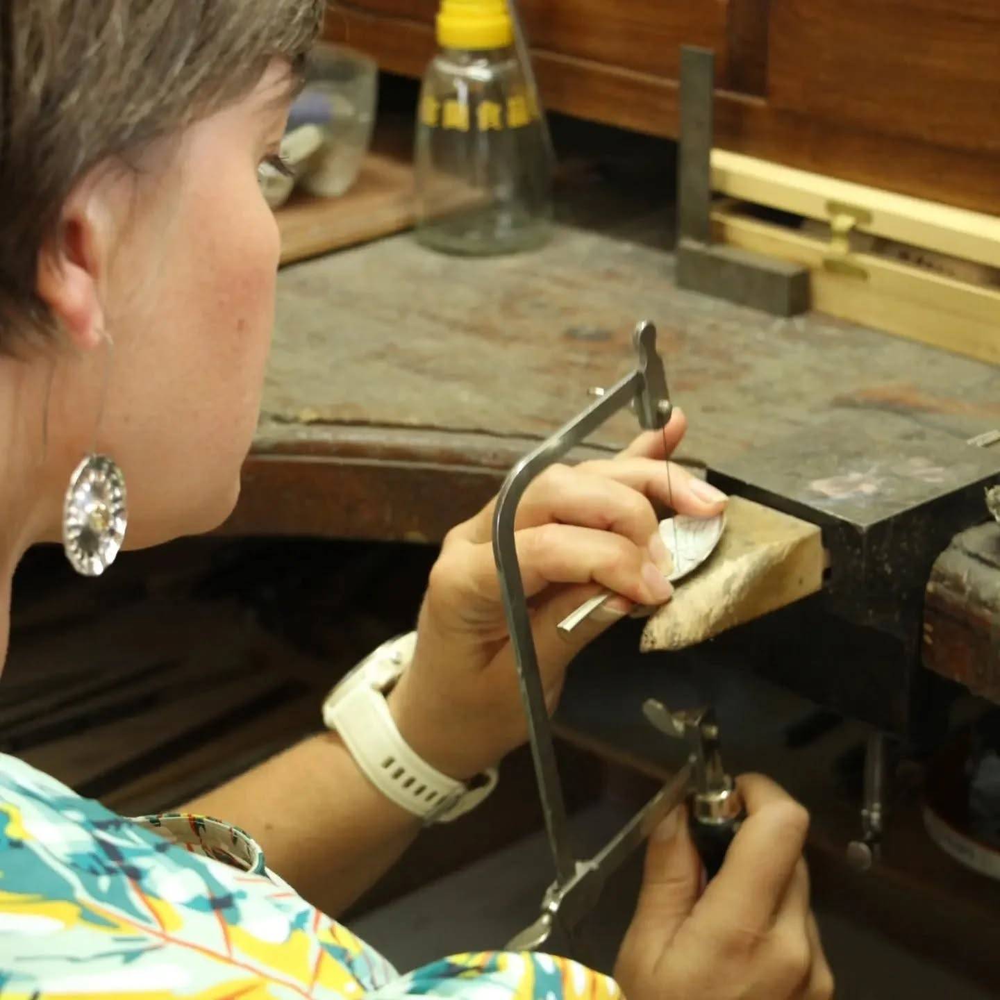 Hello Monday.
For a bit of fun this March I am following along with @marchmeetthemaker and today’s prompt is What I Make.
I create jewellery that carries stories.
Some pieces begin with antique cutlery found in forgotten corners of antique stores. Others start with a client bringing me something deeply sentimental, a grandmother’s teaspoon, a strand of pearls, or a piece of jewellery that deserves a new life.
In my studio, metal is cut, formed, hammered and shaped by hand until it becomes something wearable again. A pair of earrings. A ring. A keepsake that carries both memory and meaning.
I love the quiet transformation that happens in the process, taking something ordinary, something overlooked, and turning it into a piece that feels unique and personal.
That is the heart of Bezonder.
Something unique for someone unique.
If you are new here, welcome. I am Johandi, a jewellery designer and metalsmith who loves transforming sentimental objects into jewellery that can be worn, remembered and passed on.

#mmtm #marchmeethemaker #marchmeetthemaker2026 #bezonderjewellery