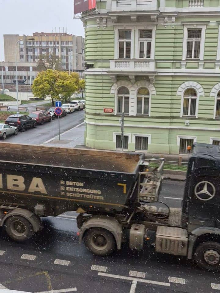Last day in Prague. Woke up to this… snow! It kept going for about 4 hours, with the flakes getting bigger and melting as soon as they hit the ground.
We had an appointment for the Clementinum Astronomical Tower, but first stopped at the Charles Bridge Museum. To our surprise, a boat trip was included. We were a bit reluctant at first, but it turned out to be wonderful and so informative. I would definitely recommend this specific trip with the Charles Bridge Museum company. With a smile, you get a beer (yes, at 12pm!) and an ice cream while exploring the Prague channels. Very informative and relaxing.
Last stop, the Clementinum Astronomical Tower. 177 steps up and 177 steps down, with some spectacular views of Prague and of course the beautiful Baroque library.
With our last CZK coins and notes, we had a beer at the airport and headed back to the Netherlands.