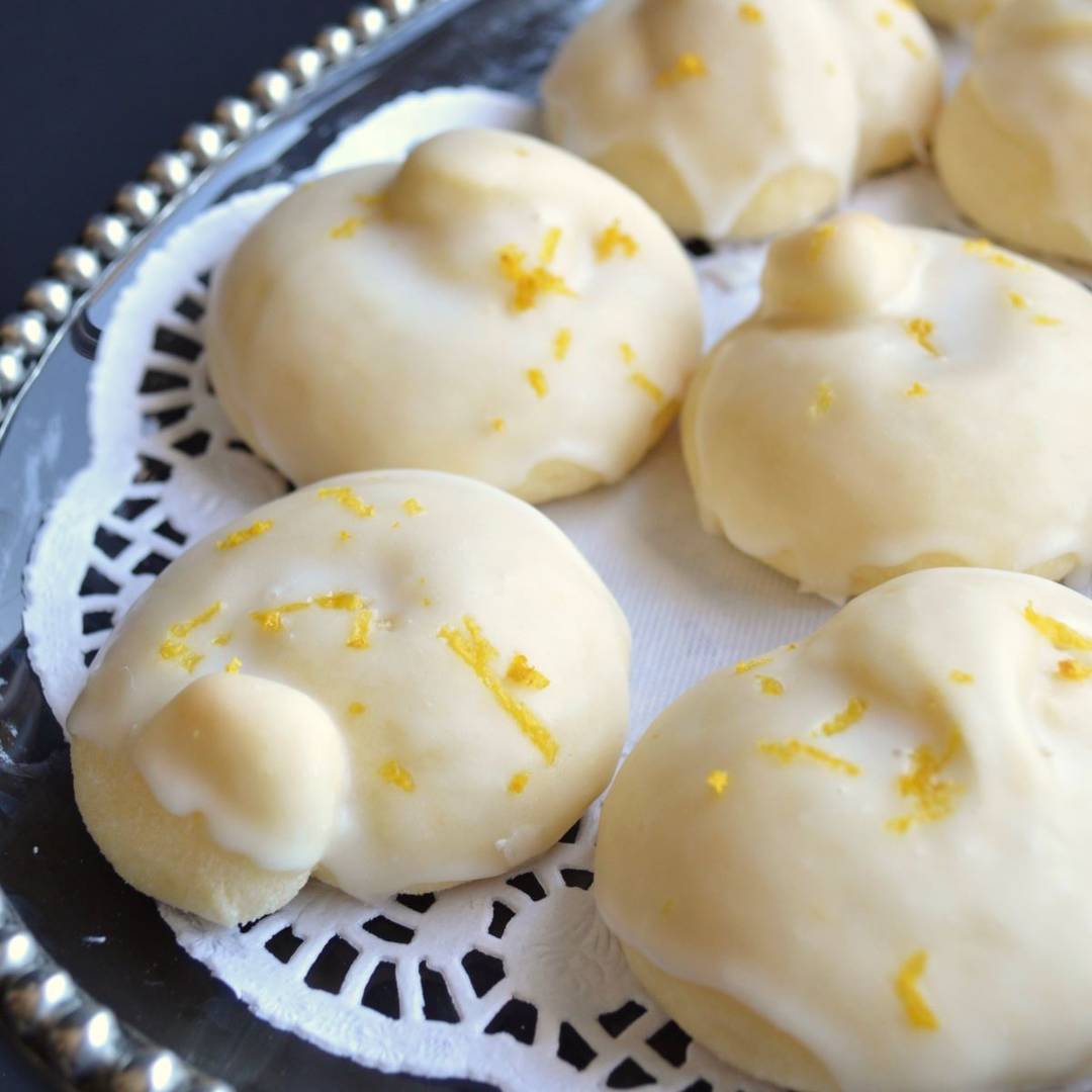 Lemon cookies on a platter.