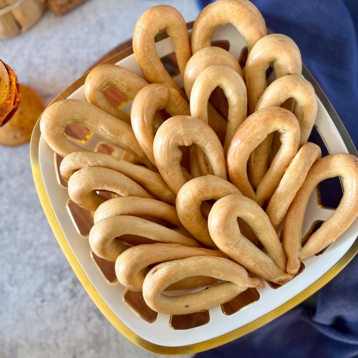 Anise taralli in a basket.
