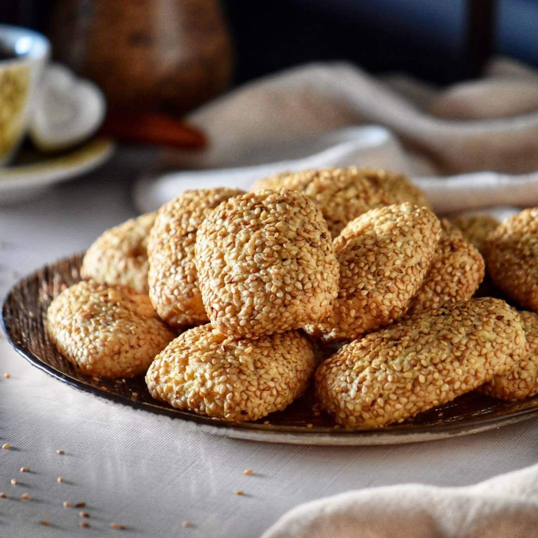 Sesame cookies on a plate.