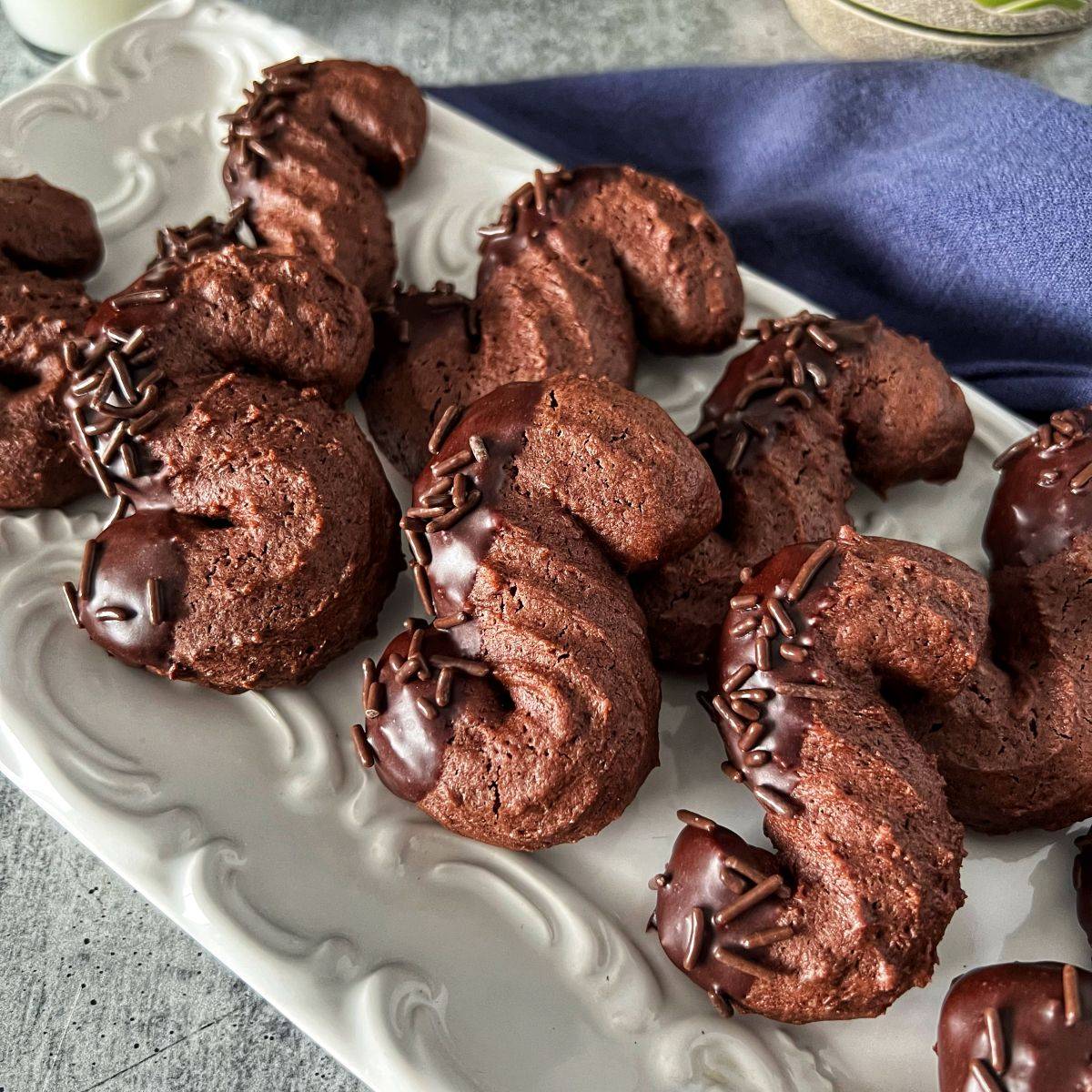 Chocolate s cookies in a platter.