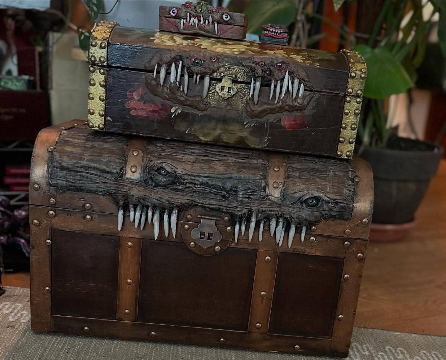 Swipe to see some before shots - I did a massive amount of work on these lil folks last night, to get them ready for #tprfm Summa Sizzla on Saturday!
These are two of my biggest mimics yet, and if you’re into the traditional chest mimic, I think they kinda sorta fit the bill. I’ll be back on my gonzo bullshit soon, though!
#ttrpgart #dndmimic