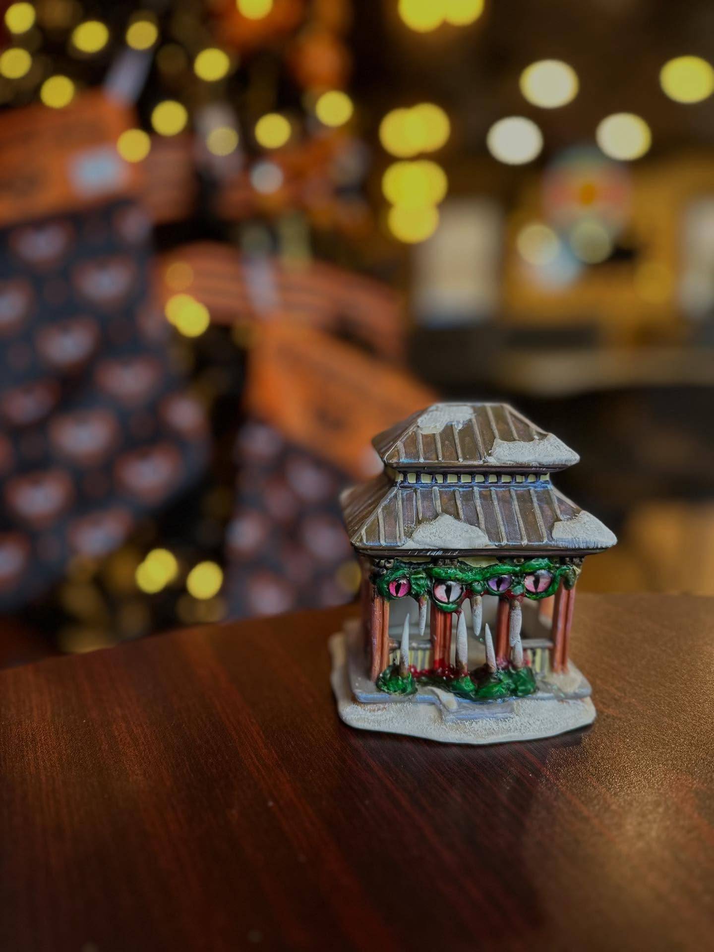 Hanging out at @catfightcoffee, delivering a Xmas mimic destined to be a Xmas gift. Wonderful place for a meetup, and they have some super cute merch here, along with the great coffee!