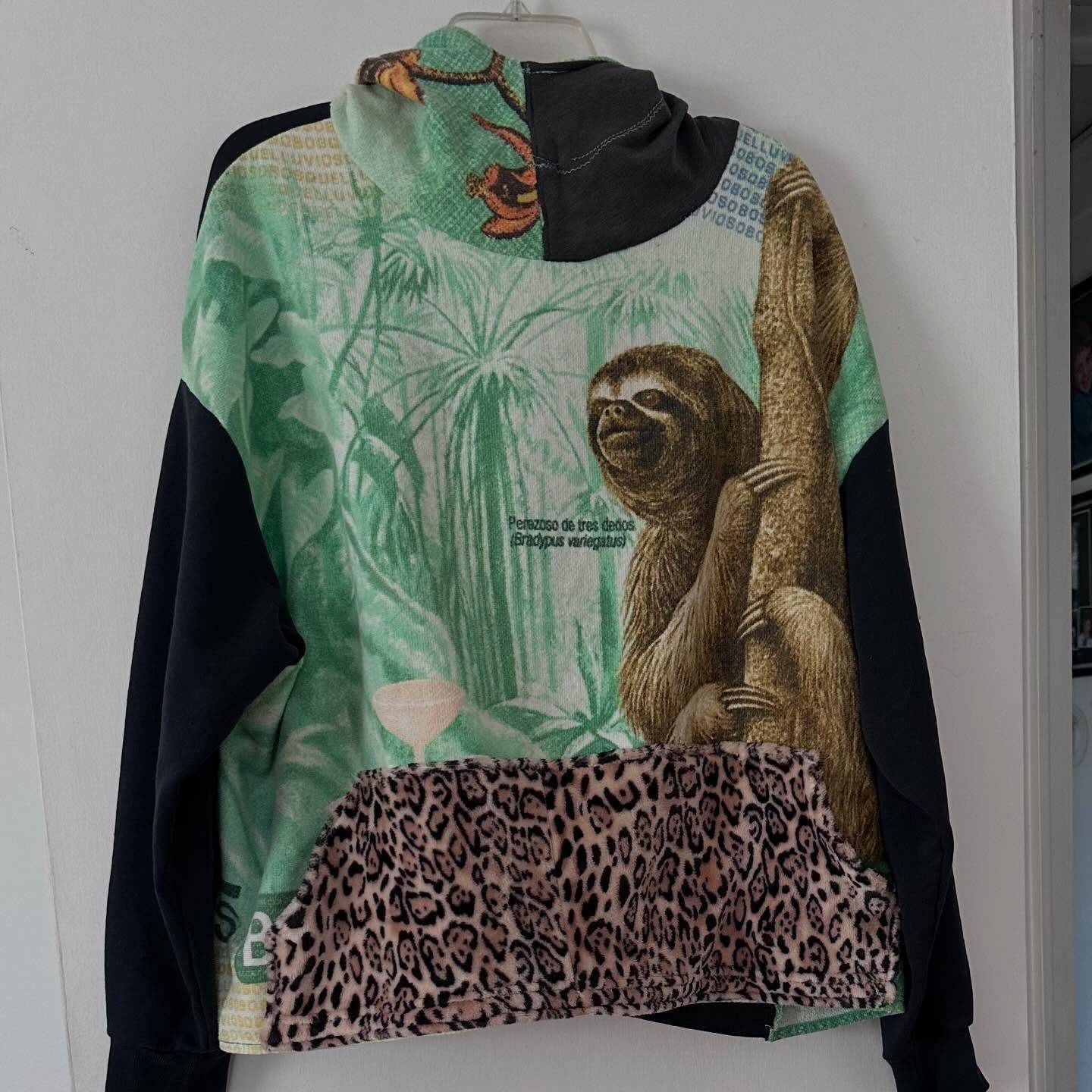 Mostly finished the vintage towel hoody that has enthralled me for literal months. This was a wild ride. It’s half vintage towel, 1/4 thrifted dress (gray half of hood), and almost half thrifted sweatshirt. The pocket is from a thrifted bathrobe and is so, so soft. It’s also large enough to carry a whole bottle of wine on the beach.
Just some finishing of seams to do, and it will make its debut at Geek Flea and Frenchtown Ecofair. #vintagetowel #sloth #upcycledclothes