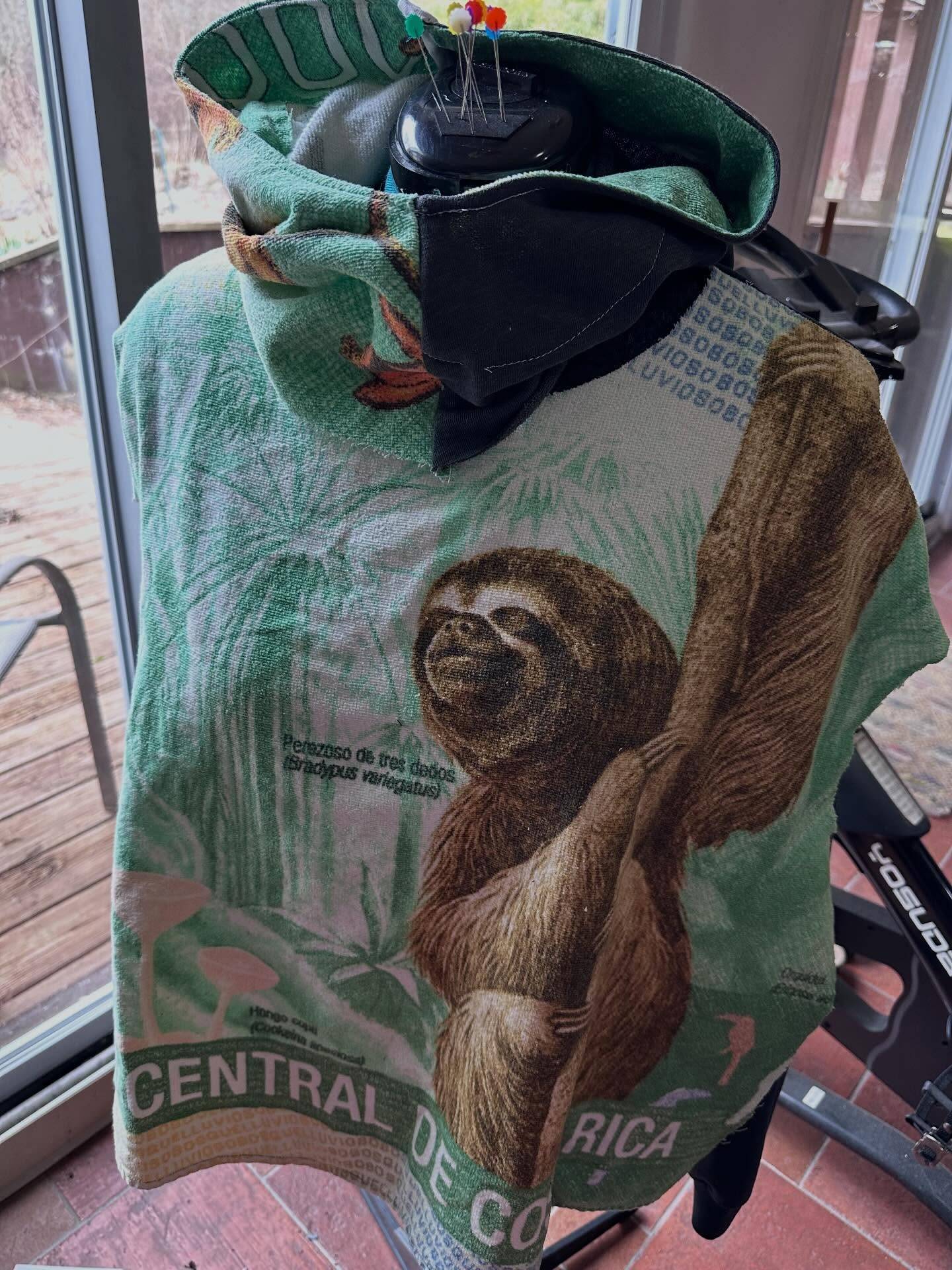 Beach towel hoodie #wip 
Aaaaaaaaaaah, I love this so much that I can’t do anything else!!!
#upcyclefashion