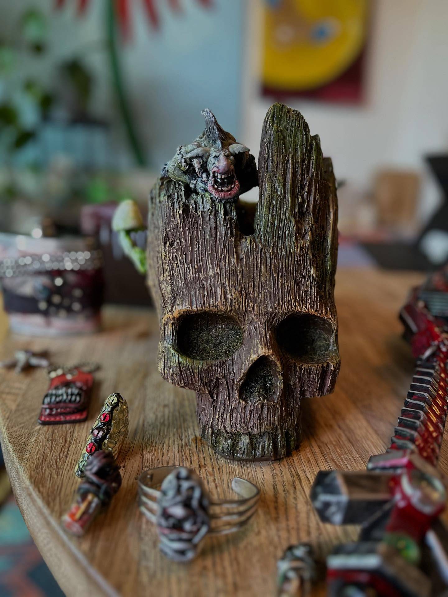 New things popping over here, and tomorrow in Allentown! Not thrilled to get up super early, but otherwise psyched 😉
Come on down to @thewickedbotanist event: Lehigh Valley Oddities Market! It’s our first time there, and we are looking forward to meeting fellow fans of #ttrpgs and weird, Cthulhu-ish things!