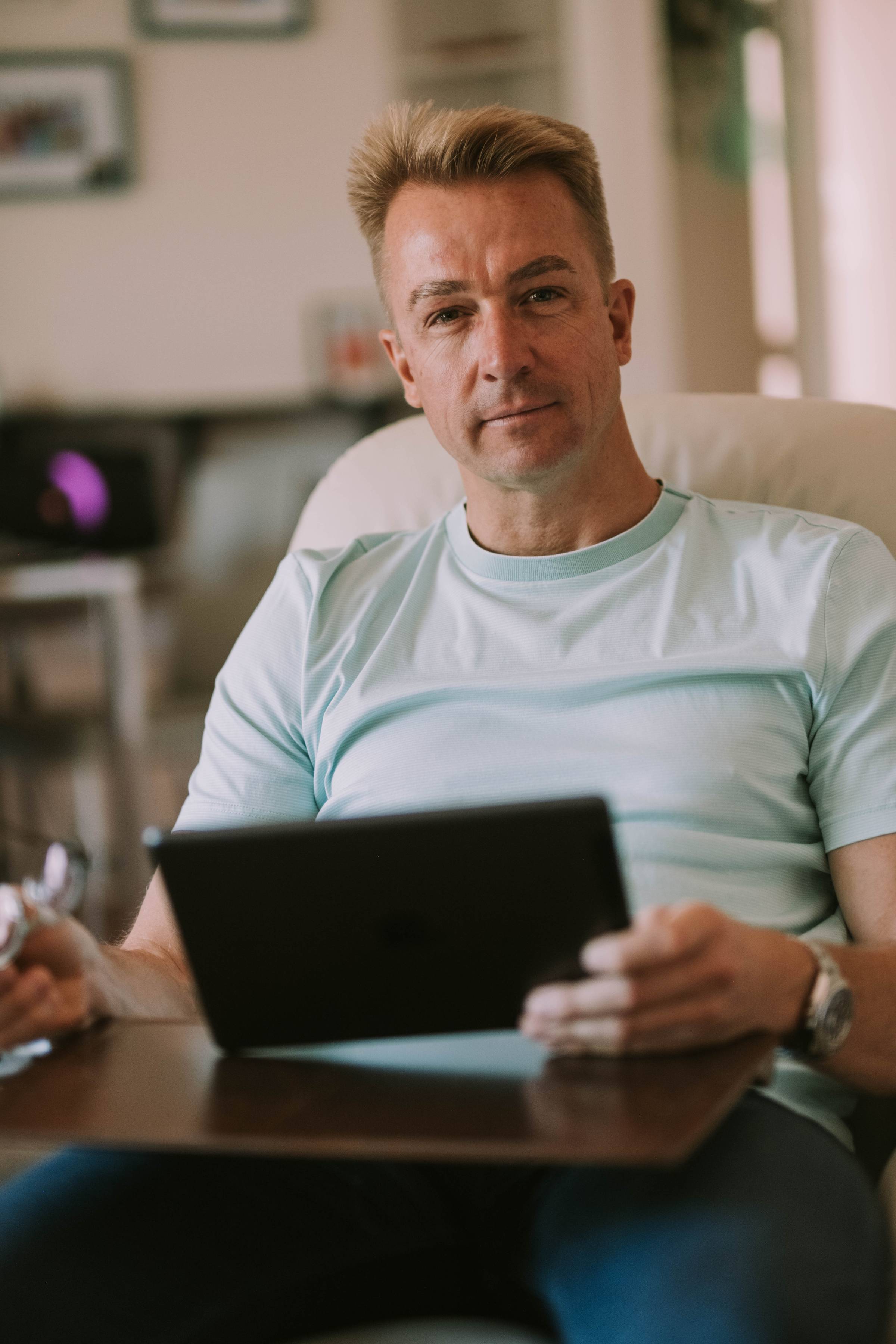 Early-Stage Entrepreneur Advisory - Light