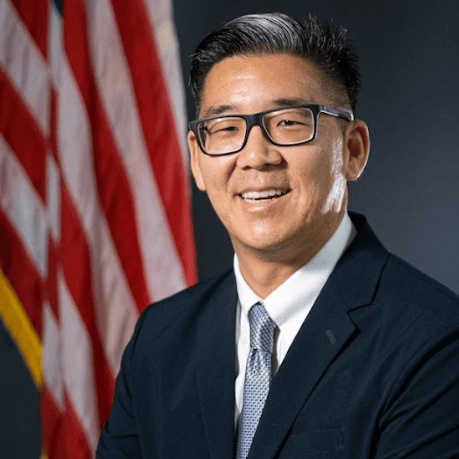 Jeff Kim's headshot with a U.S.A. flag behind him