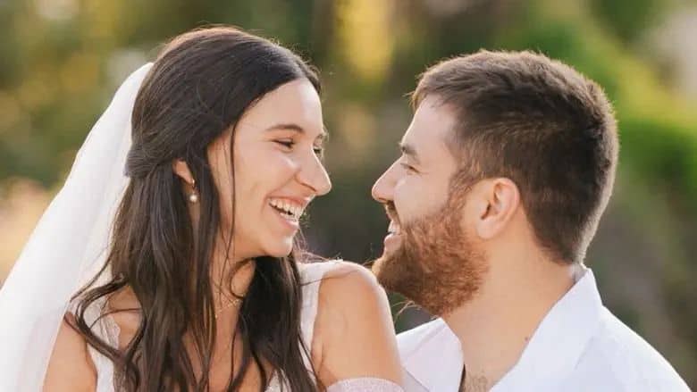 A wedding,  a landmark donation, wrapping tefilin all over town