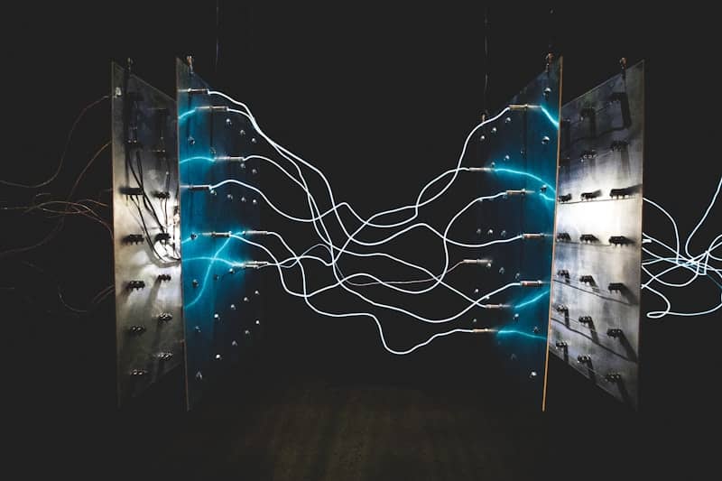 Electricity sparks in a network-like fashion