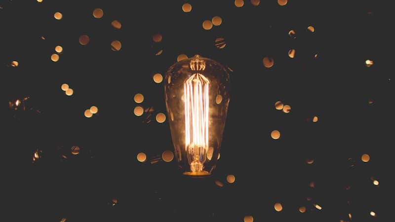 An old style light bulb