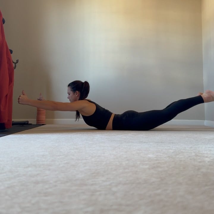 Mid Day Mobility 😋 

SAVE for your next work break! I love hitting a quick mobility or handstand session between calls to take a break from sitting and get some movement in. 

- Segmented W Super Woman + Extensions 
- Glute Bridge to Alt Flat Shin Lift 
- Figure 4 Knee Drop with Goal Post Arms 
- Figure 4 Leg Extensions
- Table Top with 2 Second Pause at Top
- Wonky Pigeon Back Knee Taps
- Plank Wrist Shifts 

Interested in becoming more strong and flexy? Comment “BYB” for access to my foundational full body mobility ebook! 

#mobilitytraining