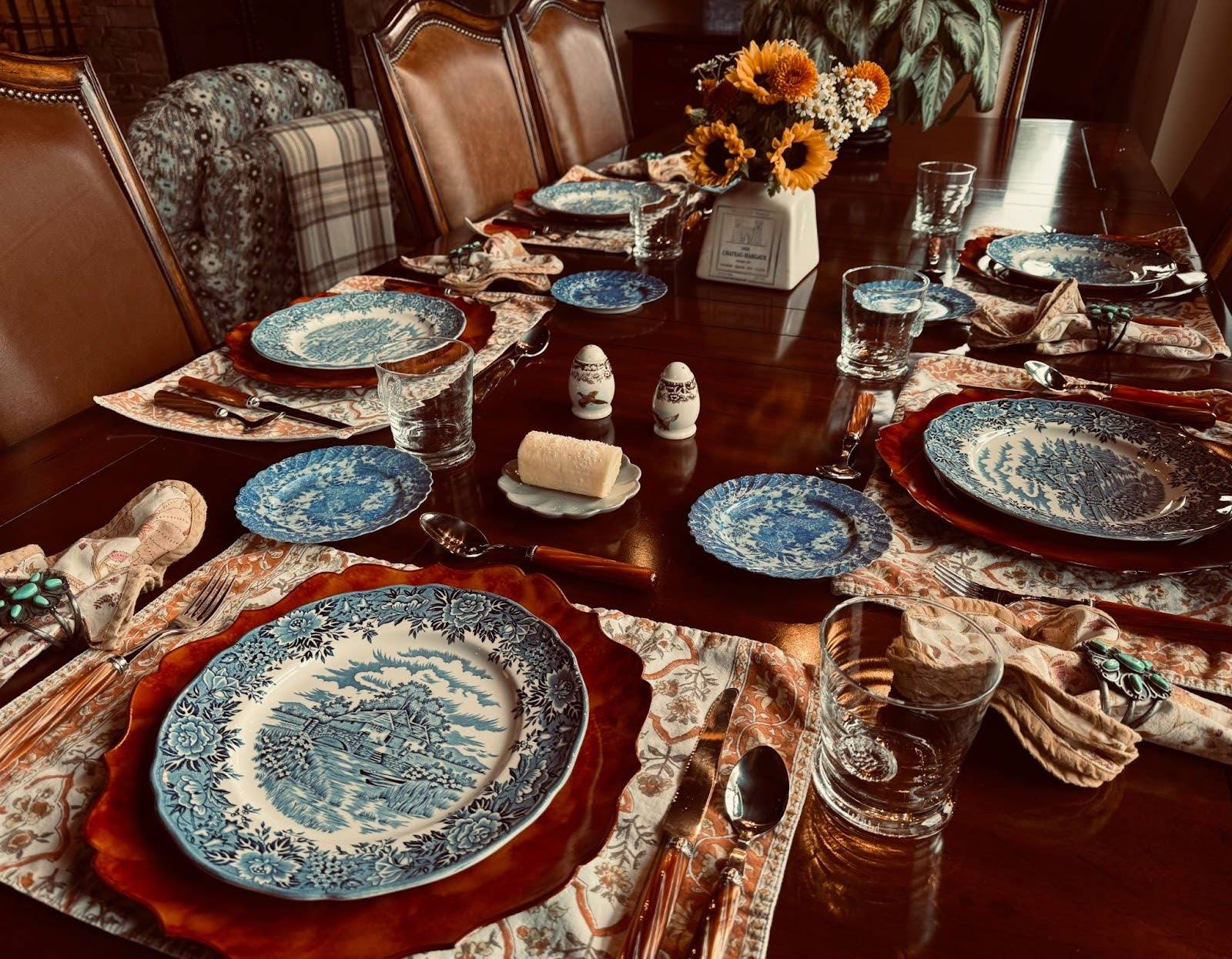 Table setting ideas for Thanksgiving, warm tones, mixed patterns, and tolie dishes.