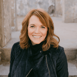 Headshot of Cara Ray
