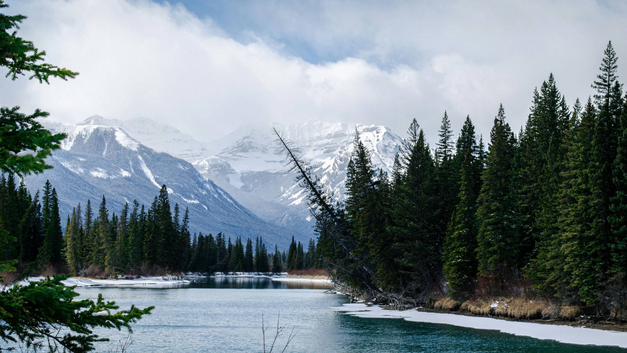 Landscape river and mountains, Photo by Dmytro Yarish on Unsplash