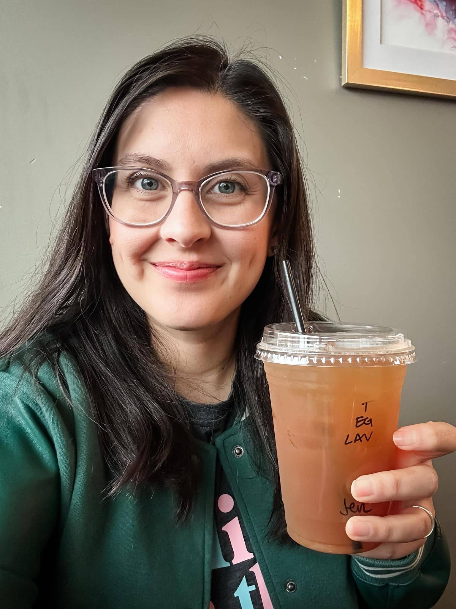 Jen at a coffee shop with iced lavender tea