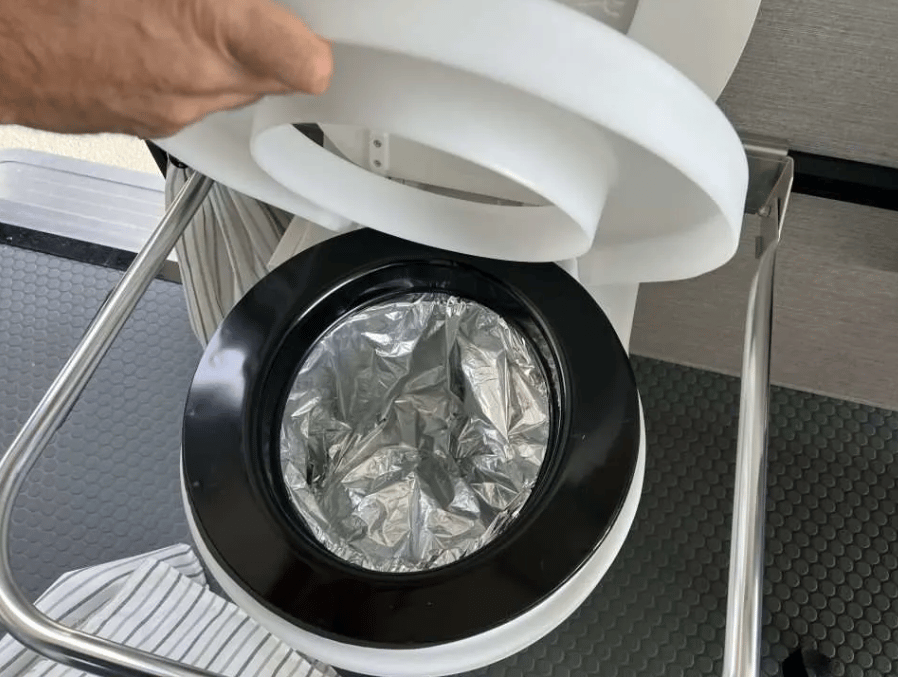 🚽 Dry Flush RV Toilets Better Than Composting? Mortons on the Move