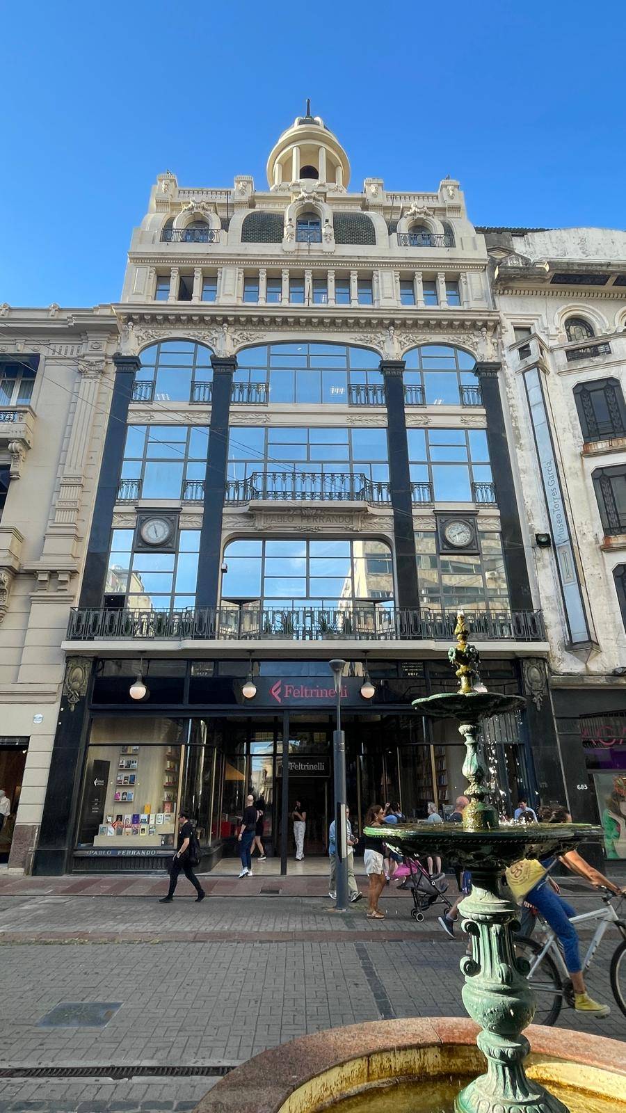 Librería Feltrinelli en Ciudad Vieja, Montevideo