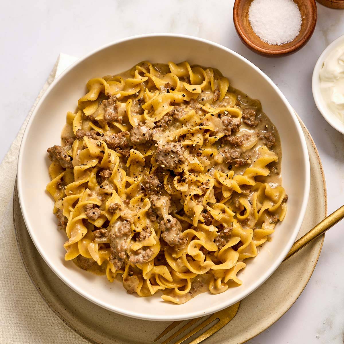 Ground beef and noodles.