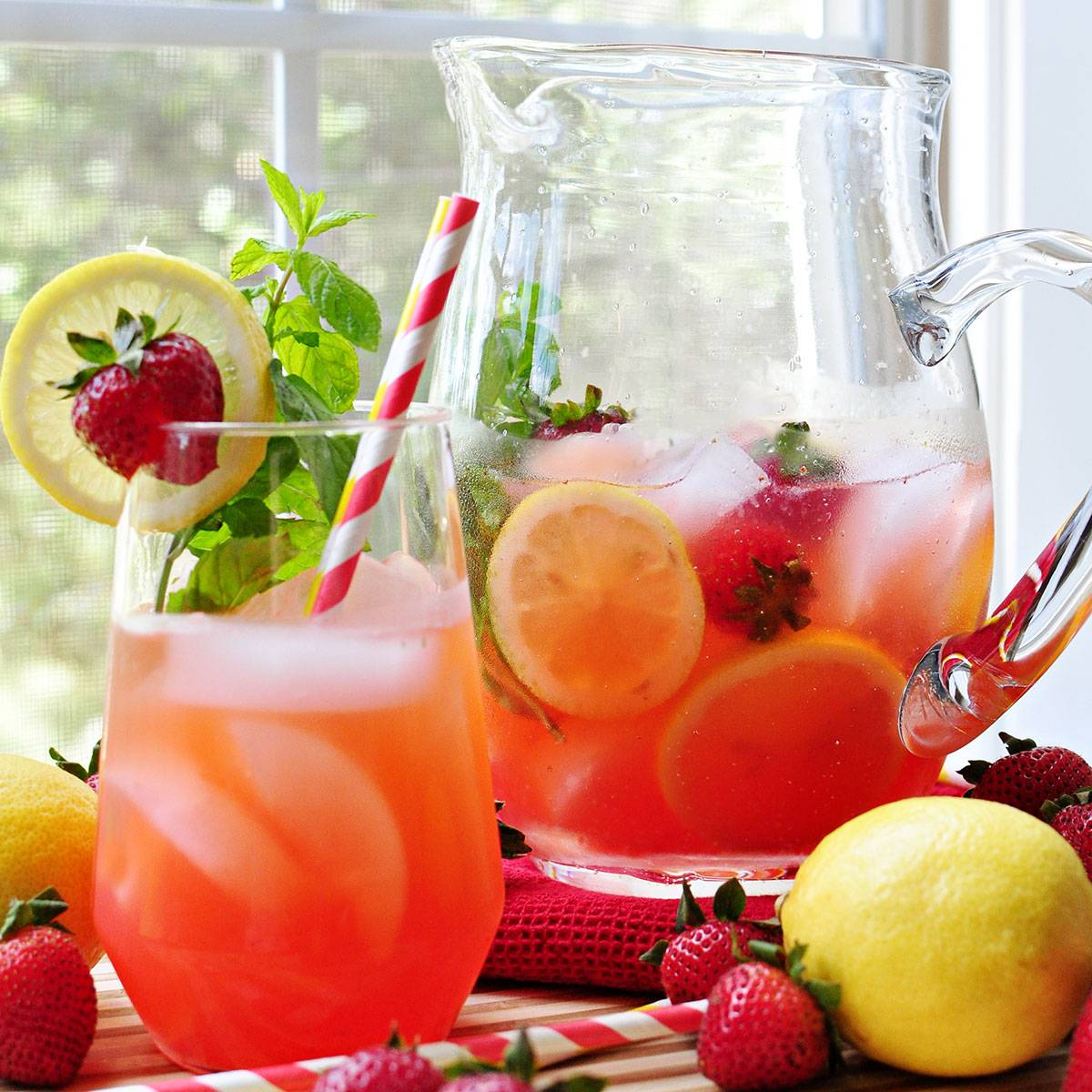 Strawberry lemonade mojitos.