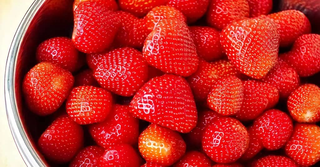 Fresh red strawberries in a bowl