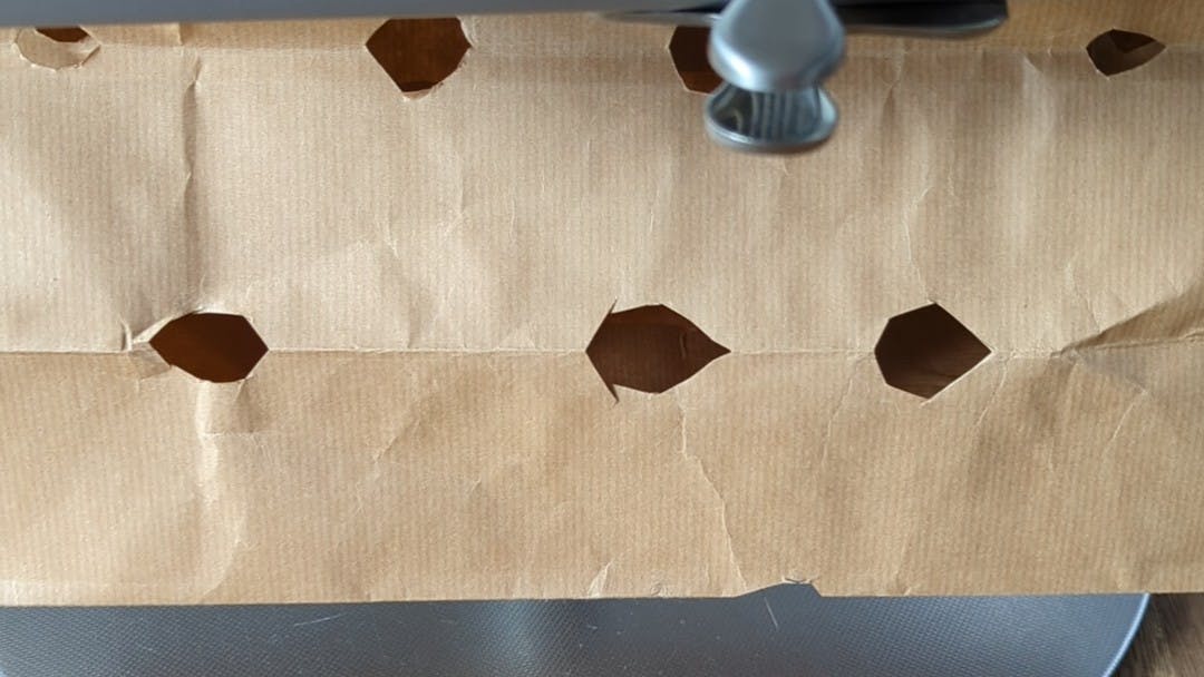 papier zak met klem vast gemaakt
