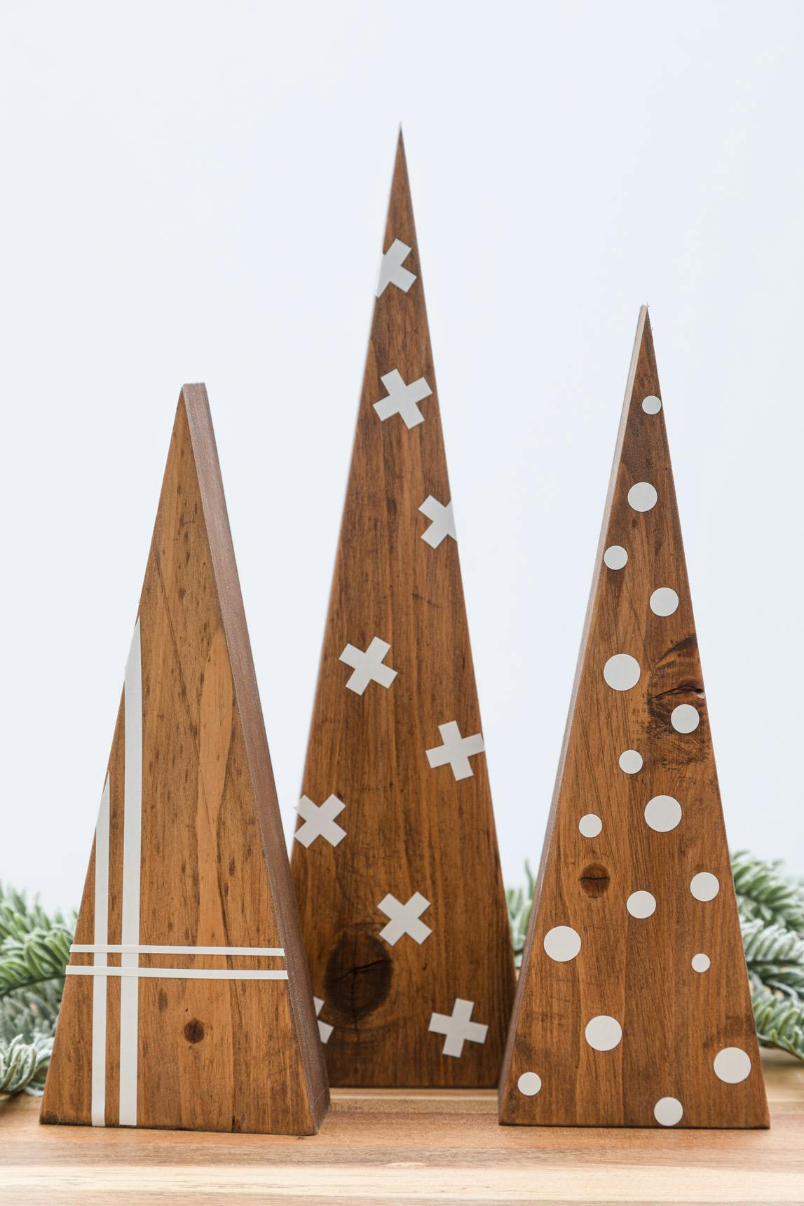 Small Wooden Christmas Tree with Farmhouse Style - DIY Candy