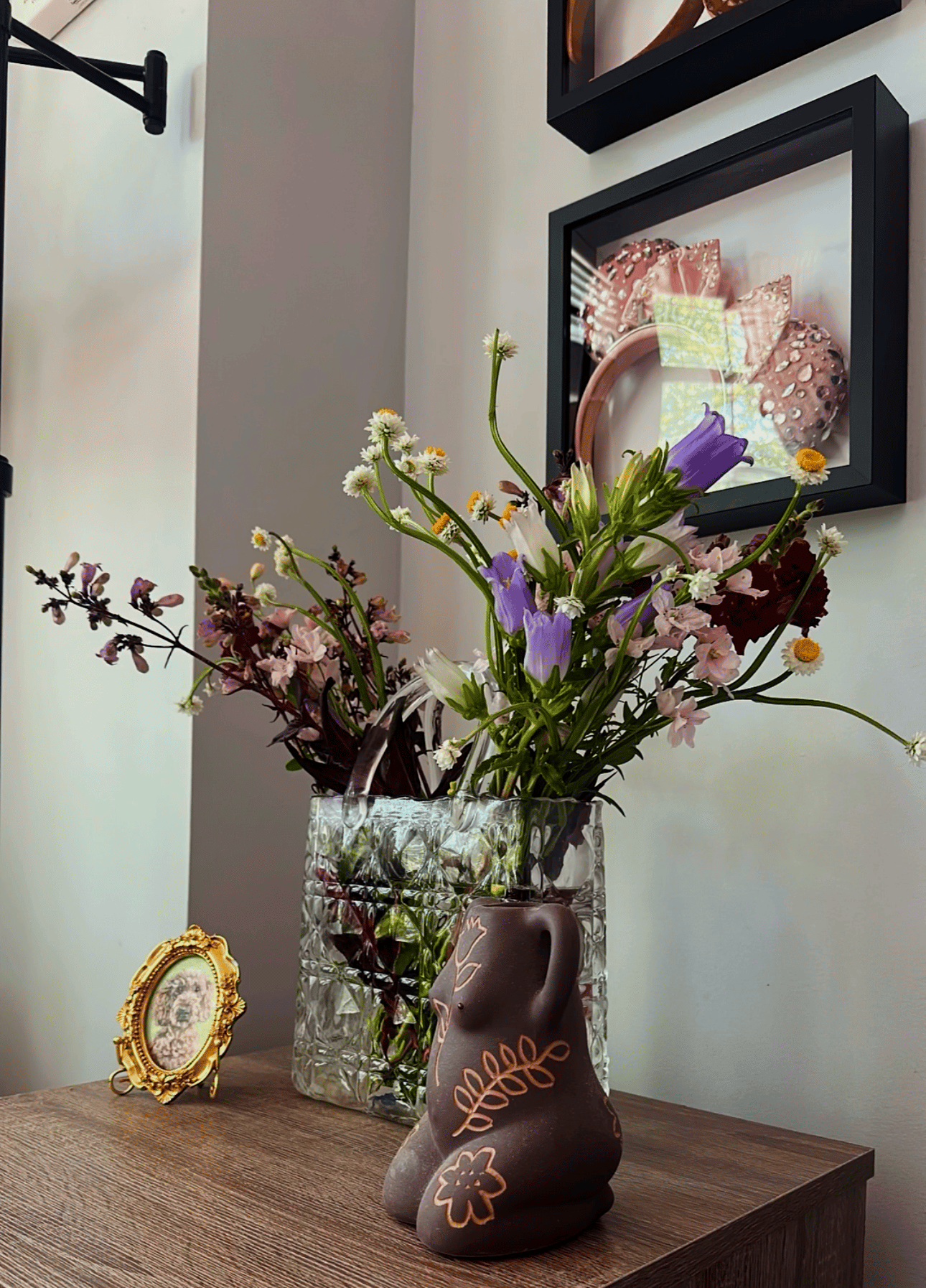 image of flower bouquet in a clear glass purse-shaped vase